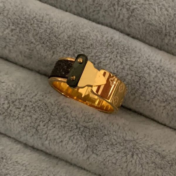 Bague d'amour en V extravagante plaquée or, marque de luxe à flèche unique, bagues de Couple en acier inoxydable, vente en gros