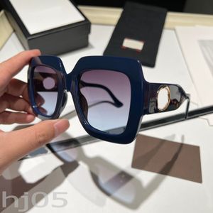Lunettes de soleil design avec monture de lettre plaquée or pour les femmes créatives imprimé léopard gafas de sol lunettes de soleil design pour hommes modernes design creux PJ069 B23