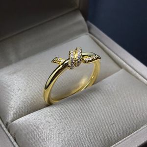 Anneaux d'amour plaqué or pour la bague de concepteur femme couple Sier titane en acier incrusté diamant unisexe bague de mariage anniversaire fête non fondu non fondu