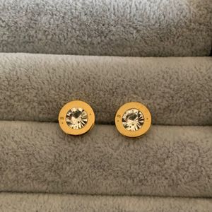 Vergulde luxe merk studs schattige maat oorbellen klassieke stijl roestvrij staal mode paar oorbellen logo gedrukt groothandel