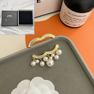 Broche de perle de luxe plaquée or, broche de boutique de styliste, nouvelle broche cadeau d'amour avec boîte, bijoux de haute qualité, accessoires de vêtements de fête d'anniversaire