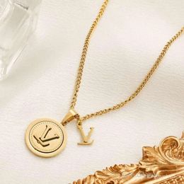 Conception de collier pendentif en or pour les femmes Love Bijoux Love