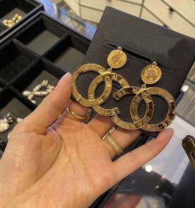 Gold Ploated Sirer Brand Designers Letters Stud Clip Eordrond Ronde Geometrische beroemde vrouwen Crystal Rhinestone Metal Earring Wedding Party Joodlry