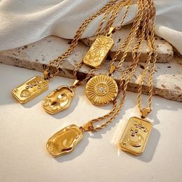 Collier pendentif plaqué or soleil lune étoile pour femme simple en acier inoxydable texture métallique bijoux religion croyance cadeaux 240313