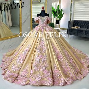 Robe De bal princesse dorée, épaules dénudées, robes De Quinceanera avec des fleurs roses en 3D, Appliques De perles, Corset, robes De 15 ans