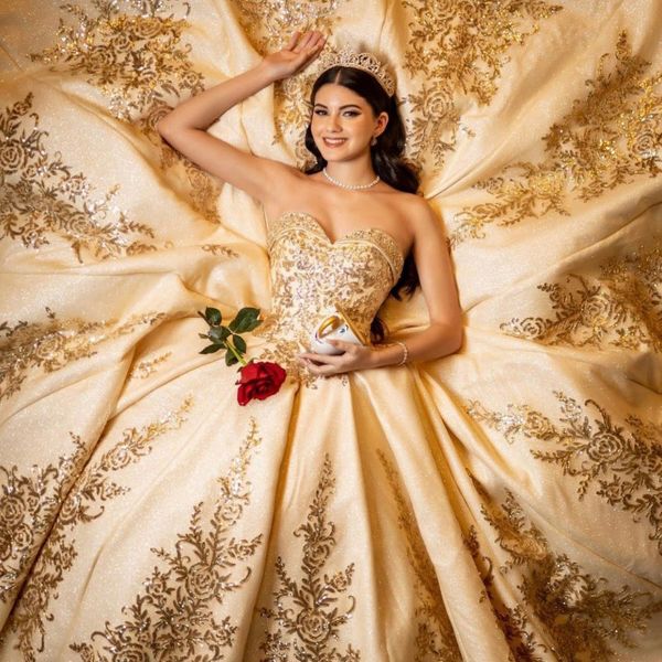 Or Sequin Quinceanera Robes Petal Power Teens Filles Robes De Bal Perle Puffy Sweet 15 Vestidos de XV anos