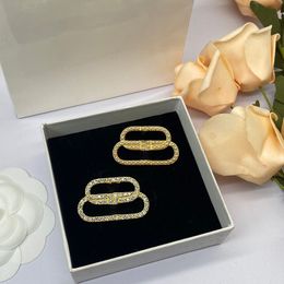Goud glanzende broche vrouwen vintage holle volle diamant 18k goud vergulde stijlvolle brochepin eenvoudige luxe accessoires sieraden