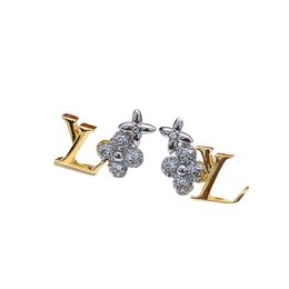 goud zilver bijpassende Vergulde glamour Klassiek Alfabet Luxe V Klassieke Letter Oorbellen Studs Klaver Licht Oorbellen Zilver Hoogglans Verlovingsoorbellen