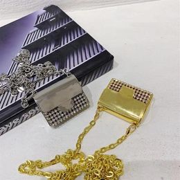 Gold Silver Women Metal Wallet Designer Crystal Lettre design décorer les chaînes de carrosserie croix Sac à bandoulière Bonnet bijoux High Quali2361