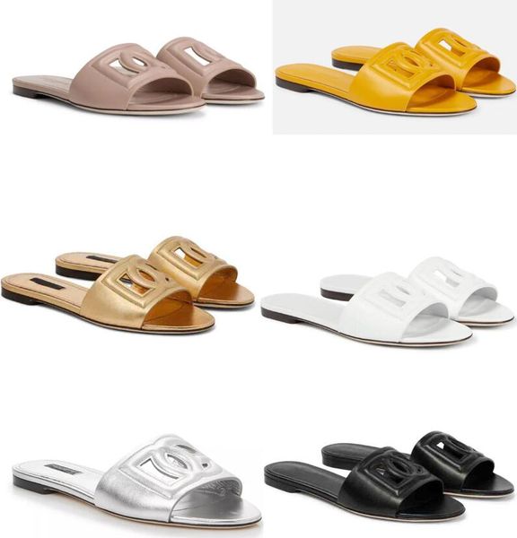 Sandalias planas con diseño de lujo de cuero plateado dorado para mujer Sandalias planas con logotipo recortado Diapositivas de cuero estilo recortado Sandalias pop de verano con punta abierta con tarjeta de caja 35-42