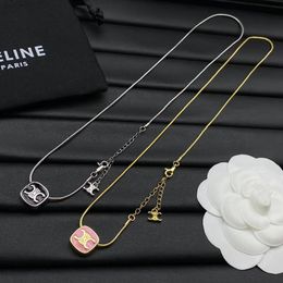 Collares colgantes de oro cuadrado diseñador para mujeres moissanite cadena de serpientes letras de vela de vela amor collar de gargantilla joyería