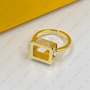 Bague bague carrée dorée, cristal d'eau orné de personnalité en métal simple, bijoux, cadeaux