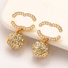 Pendientes de diseñador de acero inoxidable de oro Carta de la marca de la marca Diamond Pearl Pearring Joya de boda Fiesta de cumpleaños Regalos de cumpleaños