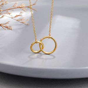 Gouden roestvrijstalen ketting Eenvoudig ontwerp Oneindige dubbele cirkel hanger kettingen voor dames Zustersieraden