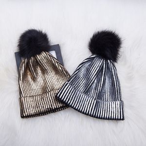 Gold Stamp Knitted Pom Beanies Sombreros de nieve para adultos Hombres Mujeres Skull Winter Cap Slouchy Head Warmer Hair Bonnet 2 colores ZZA927
