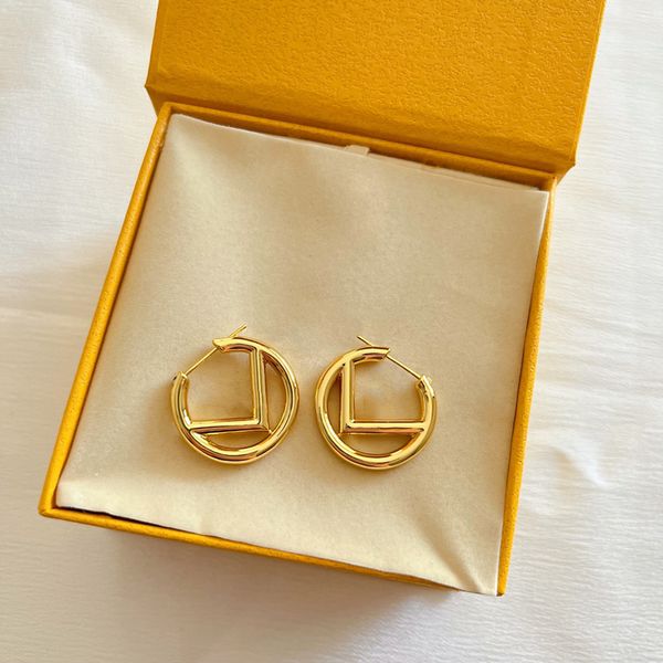 Gold Stud Earring Designer For Women Mens Luxury Jewlery Golden Hoop Studs Anillo retro Colgante Pendientes de compromiso F Accesorios 2303032BF