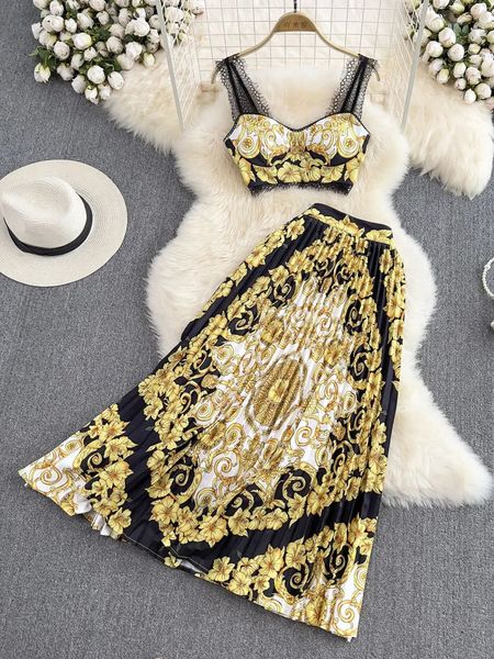 Diseños de moda de verano dorados Conjuntos de faldas Trajes de mujer Indie Folk Print Sexy Dos piezas de encaje Top recortado Falda plisada Traje 231220