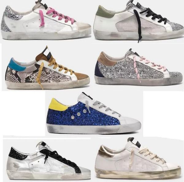 Baskets superstar dorées chaussures de sport en métal classiques vieilles chaussures sales talon en peau de serpent daim semelle crème femmes hommes en cuir blanc à carreaux chaussures brillantes à fond plat.