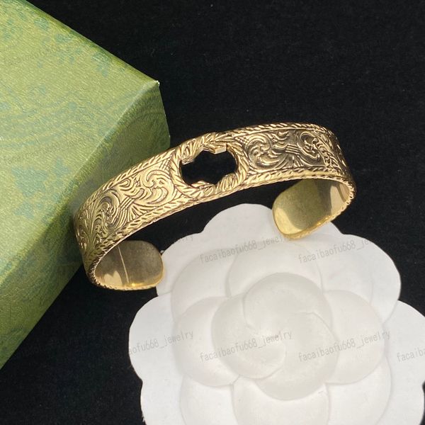 Bracelet manchette large en or, matériau en laiton vintage sculpté fleurs et plantes bracelet de créateur double alphabet, personnalité de la mode, saint valentin, noël