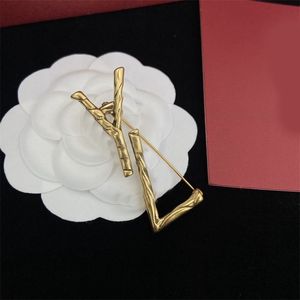 Gold YSLS Placed Lettres Diamants Décorez Broches Accessoires Designer Broche Vêtements Femmes Robes épingles Maroc Bridal Crafts Fashionable Grand Brooch ZB041