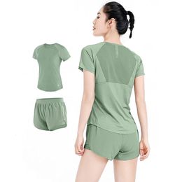 Golden Camel Yoga Suit Ice Silk Tshirts fines tshirts Femmes Summer Shortsleed Casual Running Shorts Sportswear Gym Fitness Vêtements 240322