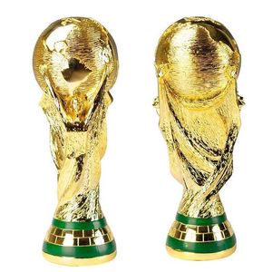 Golden European Resin Football Trofee Gift Wereldvoetbal Trofeeën Mascot Home Office Decoratie Crafts