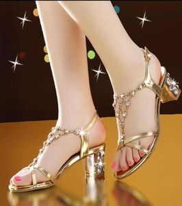 Gouden kitten hiel trouwschoenen open teen dikke hakken sandaal Koreaanse stijl strass Regestone allmatch mode bruidsschoenen3741803