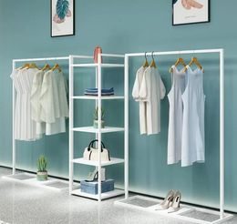 Gouden landing jas hanger kleding slaapkamer meubels winkel vloerrek eenvoudige display rekken dubbele gebogen tussenliggende plank parallelle bars zijhanger