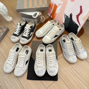 Nouvel été Baskets de chaussures décontractées de luxe Run Walk Shoe Cuir 10A Qualité Designer Low Outdoor Robe Sports d'or Hommes Chaussures plates Tennis Randonnée Femmes Mocassins Sneaker