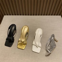 Gouden pantoffels lage hoge hakken beste straatstijl voor herfst dames vierkante kop open tenen clip op schouderband sandalen 240117