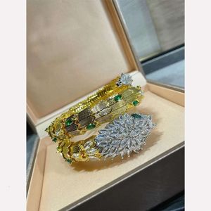 Gouden Drie Ring Princess Snake V Vergulde Ingelegde Groene Oogdiamanten Overdrijven Levende Armband High End Exquisite