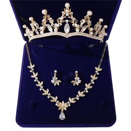 Golden Zirkon Bride Crown Driedelige set Bridal Accessories Wedding Crown Tiara ketting oorbellen sieraden set 2406