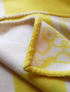 Goede quailty Designer dekens gele babymeisjes deken top verkopen wol 100140 cm nieuwe baby geschikte luxe paarden kasjmier zacht pony patroon