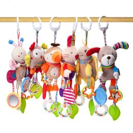 Borne de bonne qualité Baby Rattles en peluche poussette dessin animé Animal Toys Mobiles suspendus Bell éducatif 024 mois 240415