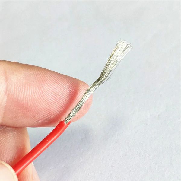 Câble de bonne qualité résistant à la chaleur Ligne de fil en silicone 12AWG 14AWG 16AWG 18AWG 20AWG 30AWG SHIPT CORE CORE CORE SHEPT