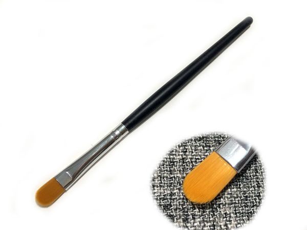 Polaire en bois de bonne qualité Small Creineer Foundation Feed Shadow Beauty Makeup Brush Z003010