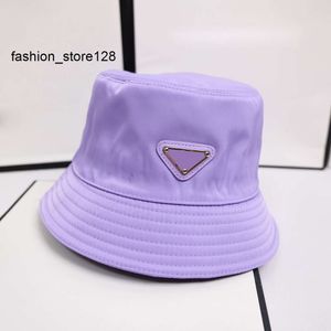 Bons chapeaux à bords avares Seaux de créateurs Hommes Femmes Candy Cotton Metal Triangle