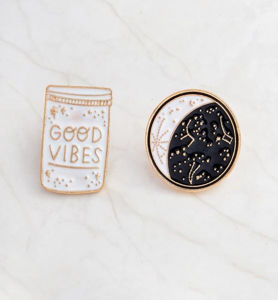 Bonnes vibrations Pin d'émail constellation jour et nuit de lune broche bouton denim veste de veste de manteau