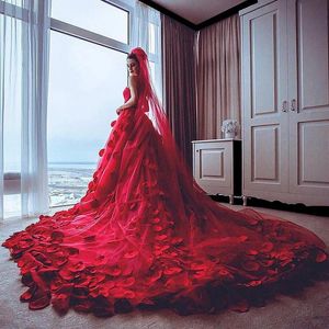Magnifique 2017 Rouge 3D Floral Applique Chapel Train Robes De Mariée Avec Sweetheart Sash Longues Robes De Mariée Sur Mesure Chine EN110914