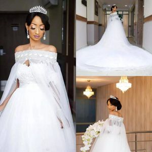 Magnifiques 2018 Robes De Mariée En Dentelle Africaine Hors Épaule Avec Tulle Jupe Amovible Perlé Wraps Robes De Mariée Sur Mesure Chine EN1032