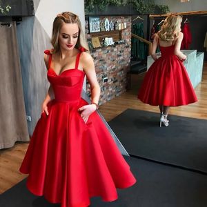 Prachtig 2019 nieuwe ontwerp prom jurken korte rode satijnen spaghetti riemen met boog een lijn thee lengte vrouwen cocktail jurken