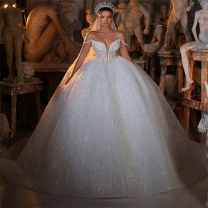 Prachtige baljurk trouwjurken van de schouder transparante bladeren aanvragers hoge taille kapeljurk op maat gemaakte bruidsjurk vestidos de novia