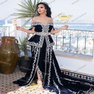 Prachtige zwarte Marokkaanse Kaftan Avondjurken Plus Size Arabische Saudi Off The Shoulder Applique Cap Sleeve Prom Dress 2021 Sweep Train Femme Robe de Soirée Sexy