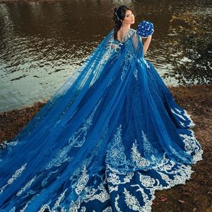 Magnifique robe de Quinceanera bleue brillante, robe de bal en dentelle appliquée, princesse fête d'anniversaire, douce avec Cape gothique, robes de 15
