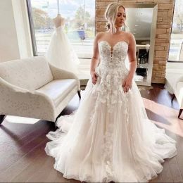 Magnifique D Floral en dentelle Applique Robes de mariée Bouche nuptiale Coucure en cœur Boutons couverts Sweep Train Made Tulle Beach Country Vestido de