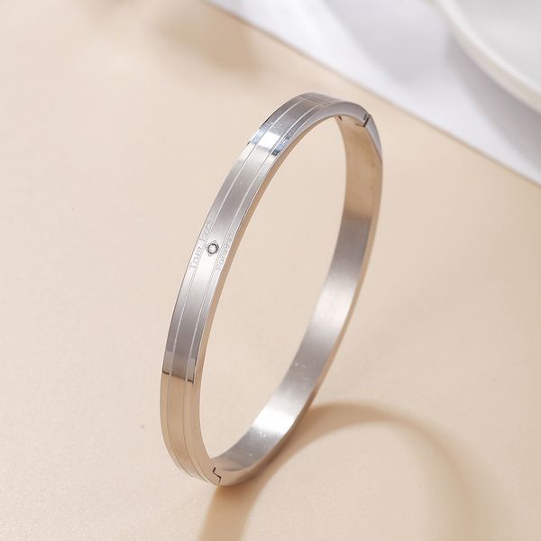 Magnifique Design True Love Forever Bangle Bracelet en acier inoxydable Bijoux pour femmes Cadeau