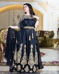 Superbes robes de soirée noires arabes de Dubaï avec des appliques dorées A-Line Bateau manches chauve-souris plissées robes de soirée de bal Robes formelles soirée