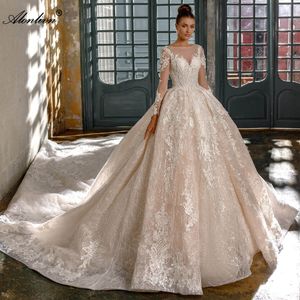 Magnifique broderie dentelle transparente O-cou à manches pleines de bal robe de mariée de mariée perles perles motifs floraux princesse robes nuptiales avec dentelle multicouche