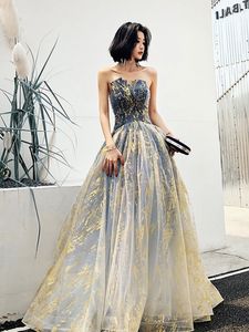 Superbe robe de soirée sans bretelles à lacets dans le dos avec traîne longue robes de bal