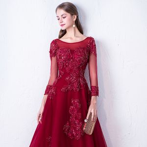 Robes de soirée magnifiques rouge foncé manches trois-quarts fermeture éclair dos balayage train plis tulle applique florale avec robe de soirée perles